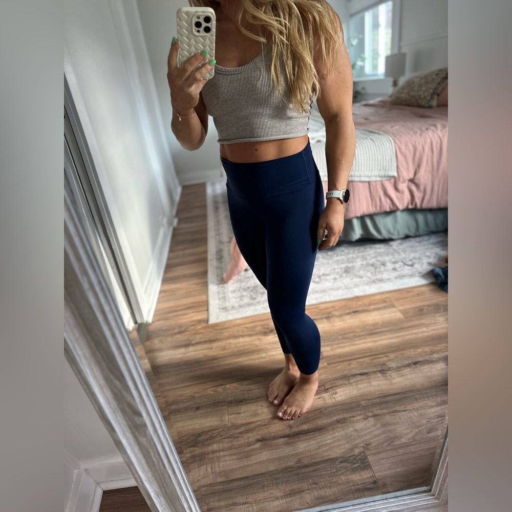 Size small navy Nobull crop tights (23” Inseam)